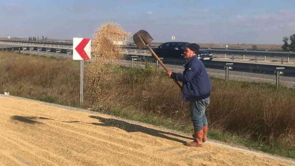 Duble yol, köylülerin çeltik kurutma sahası oldu