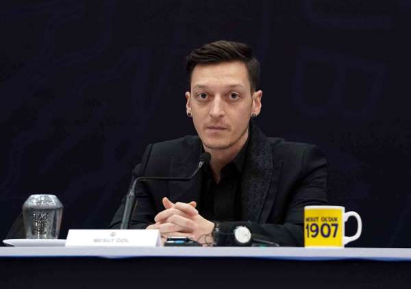 Mesut Özil'den takım arkadaşlarına uyarı!