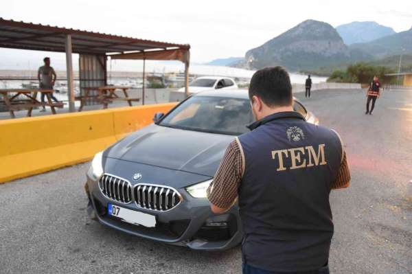 Antalya'da korsan taşımacılık yapan 27 araç sürücüsüne ceza yazıldı