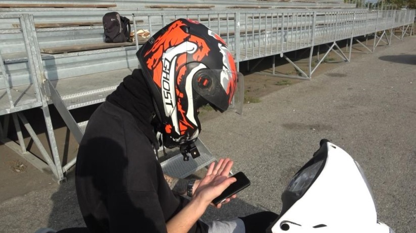 Motosikleti ile zabıtaları peşine takan genç, özür diledi