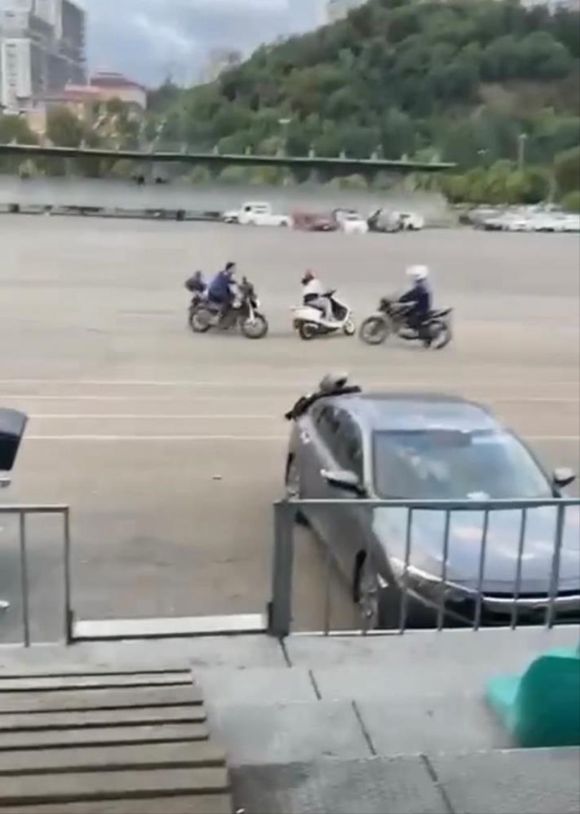 Motosikleti ile zabıtaları peşine takan genç, özür diledi