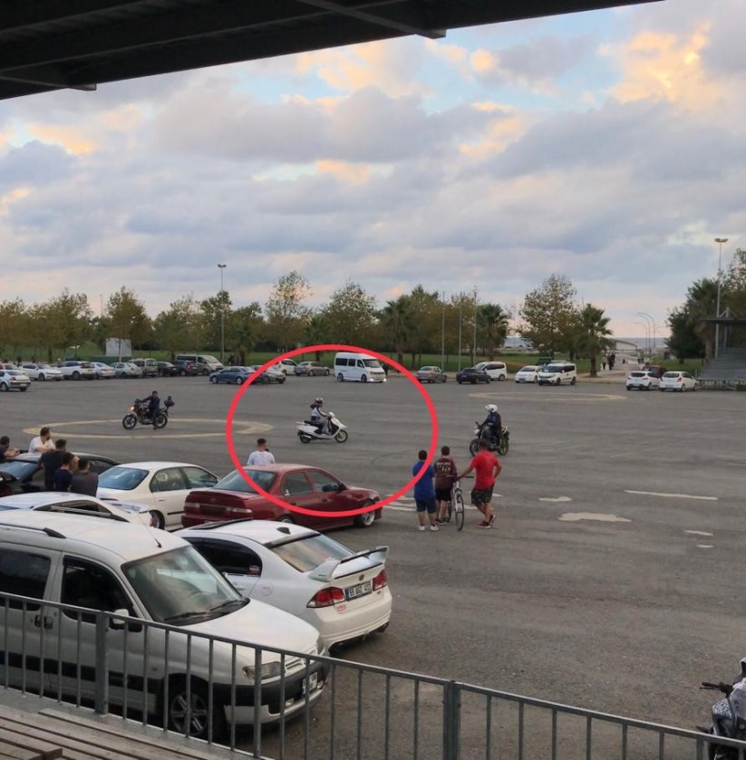 Motosikleti ile zabıtaları peşine takan genç, özür diledi