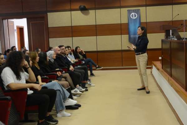 Anadolu Üniversitesi'nde 'Perakende Genç Yetenek Programı Bilgilendirme Toplantısı ve MT Başarı Belgesi Töreni