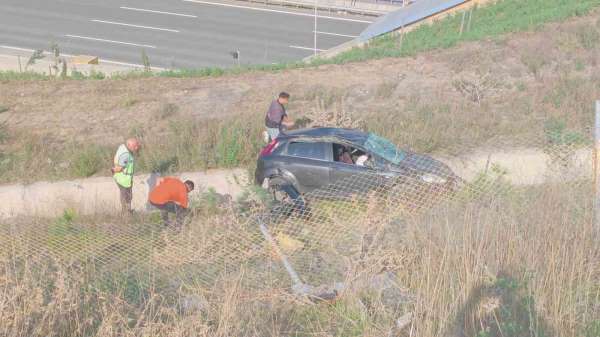 Sultangazi'deki kazada araç 30 metreden aşağıya uçtu: Motoru yerinden fırladı