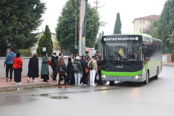 Akyazı'da üniversite öğrencilerine ücretsiz ulaşım başladı