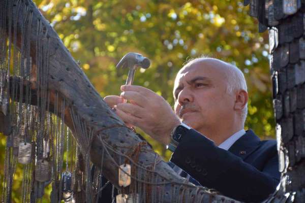 TUSAŞ şehitlerinin künyeleri Şehitler Anıt Ağacı'na asıldı