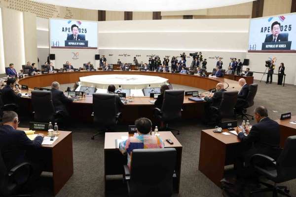 APEC liderlerinden ekonomik büyüme için 'güçlendirilmiş iş birliği' ve 'somut eylem' çağrısı
