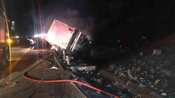 Bolu'da kaza yapan tır alev alev yandı