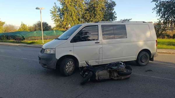 Kamyonet sürücüsünün dikkatsizliği kazayı beraberinde getirdi: 1 yaralı