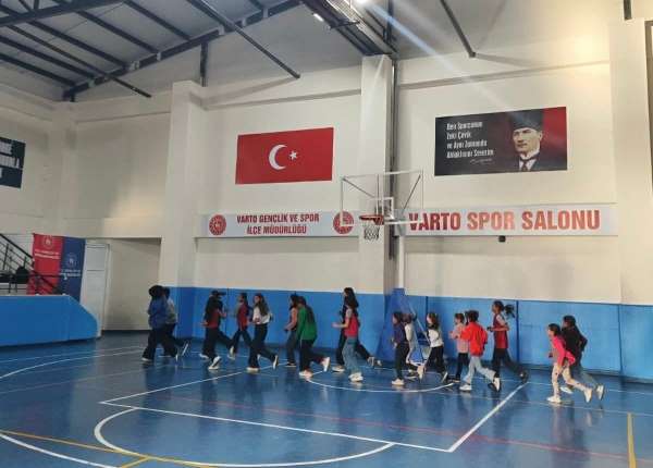 Varto'da voleybol kursuna yoğun ilgi
