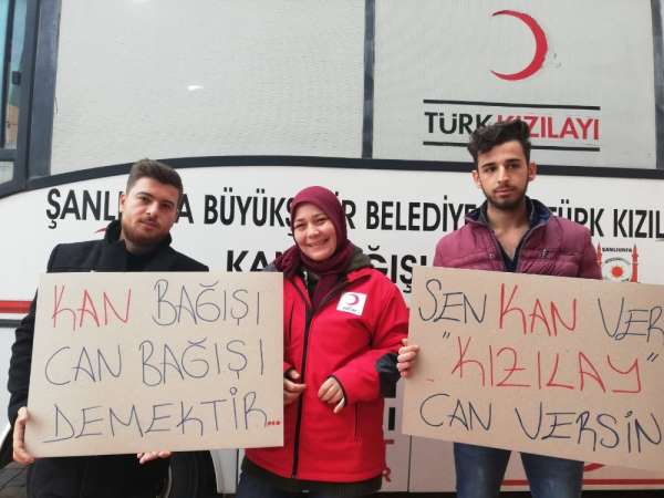 Üniversite öğrencilerinden kan bağışına yoğun katılım