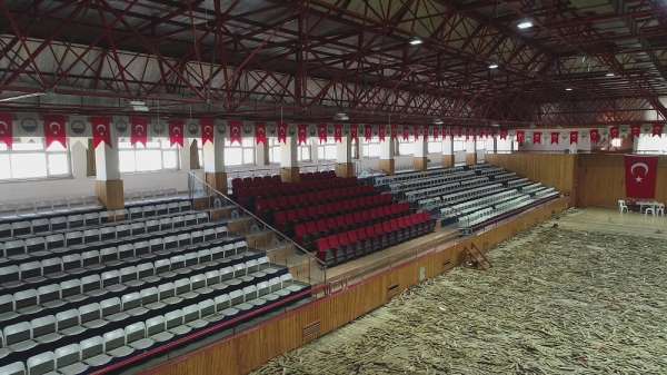 Gölbaşı Belediyesi, Cumhuriyet Kapalı Spor Salonu'nun tadilat işlemlerine başlad