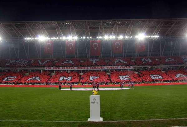 Sivasspor taraftarından koreografi hazırlığı