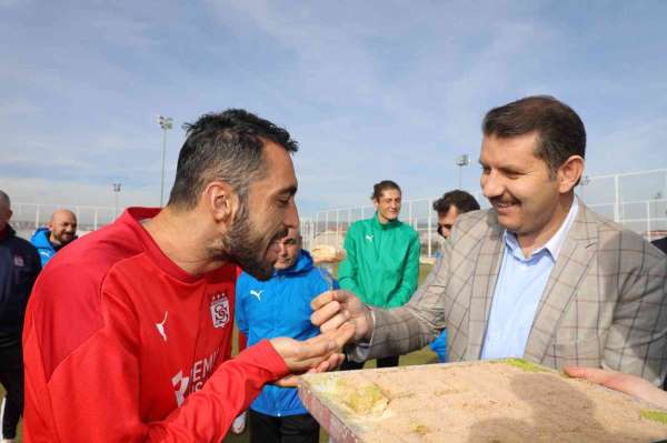 Vali Ayhan'dan Sivasspor'a baklava dopingi