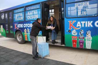 Atakum'da atık toplama otobüsü faaliyete geçti