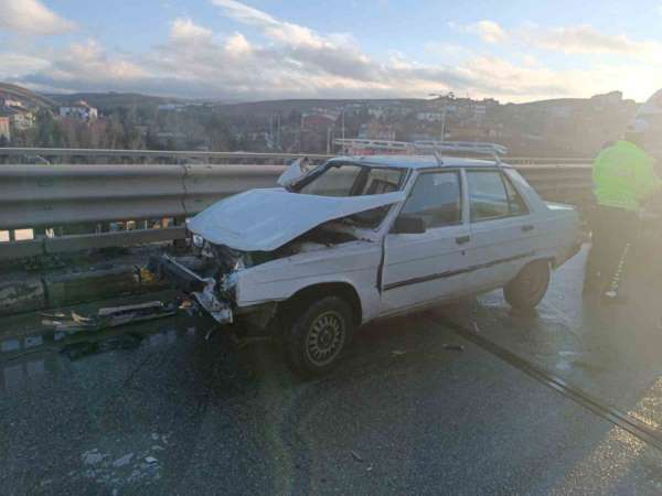 Ankara'da iki ayrı trafik kazasında 4 kişi yaralandı