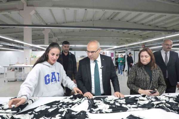 Binlerce kişiye istihdam sağlayan Tekstilkent'te üretilen ürünler dünyaya ihraç ediliyor
