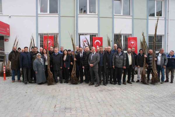 Bozüyük'te çiftçilere meyve fidanı dağıtıldı