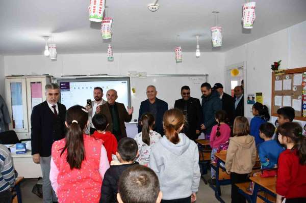 Dernekten 'Gurbetten Sılaya Çocuklar Üşümesin Projesi'