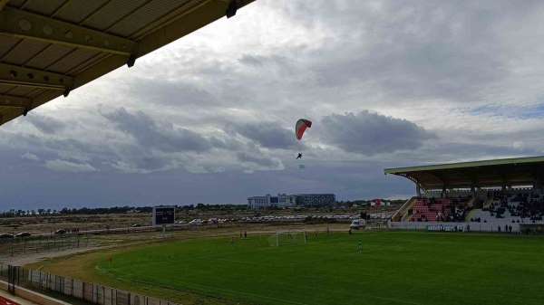 Manavgat Stadı'nda paramotor gösterisi