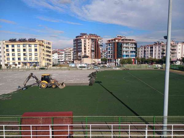 Salihli'de Ali İhsan Karayiğit Stadı yenileniyor