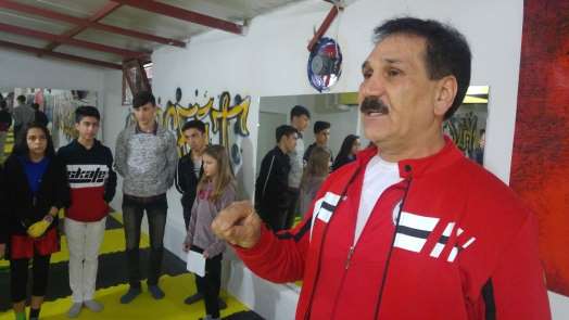 Şampiyonlar madalyalarını ailelerinden aldılar
