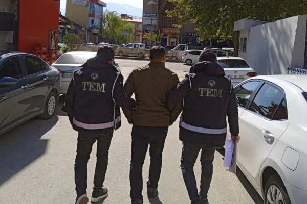 Sosyal medyadan terör örgütü propagandası yapan 5 kişi gözaltına alındı