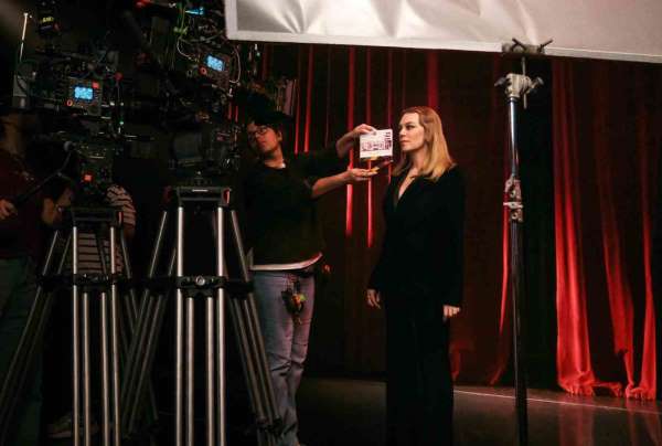 Demet Evgâr'dan Vodafone Kırmızı Işık uygulamasıyla şiddete dur çağrısı