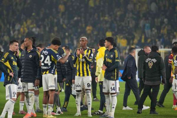 Fenerbahçe, derbide puanı uzatmada aldı