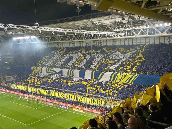 Fenerbahçeli taraftarlardan derbiye özel koreografi