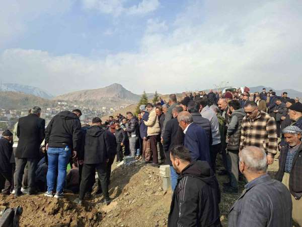 Kazada hayıtını kaybeden Durgun, Hakkari'de toprağa verildi