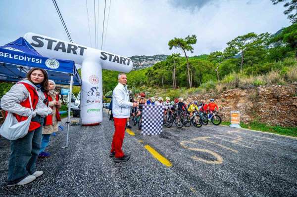 Muğla'da 100 sporcu zorlu parkurda ter döktü