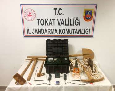 Define ararken mahkemelik oldular