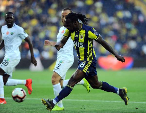 Spor Toto Süper Lig: Fenerbahçe: 2 - Akhisarspor: 1 (İlk yarı) 