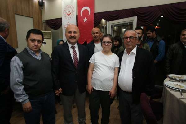 Vali Varol engelli vatandaşlarla iftar sofrasında buluştu