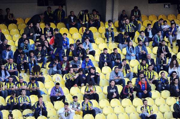 Kadıköy'de tribünler boş kaldı 