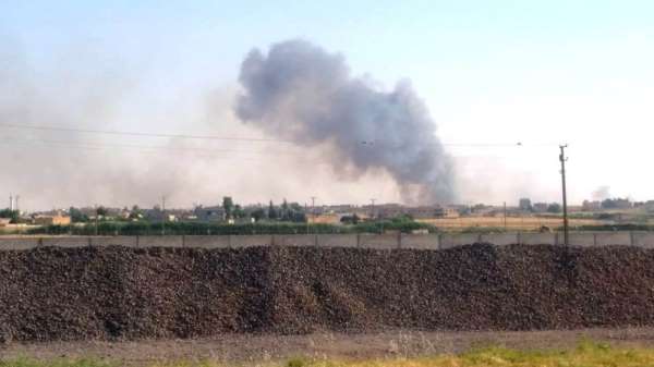 Terör örgütü PKK/PYD Telabyad'da halkın ekinlerini yakıyor 