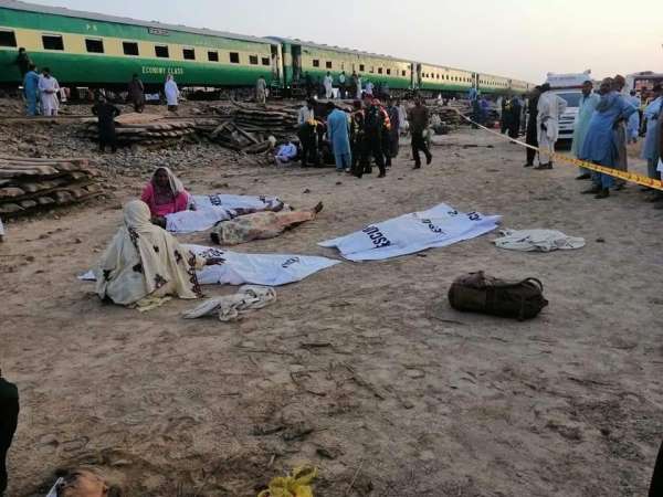 Pakistan'daki tren kazasında ölü sayısı 21'e yükseldi 