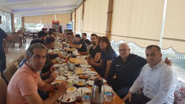 Van Kahvaltı Konağı'ndan Van Spor FK'ye moral kahvaltısı 