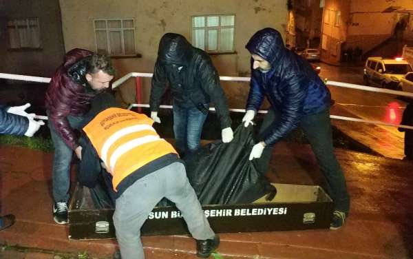 Samsun'da aynı mahallerin farklı sokaklarında iki ayrı çöp konteynerinde parçalara ayrılmış olarak bulunan cesedin yabancı uyruklu bir kişiye ait olma ihtimali üzerinde duruluyor. ile ilgili görsel sonucu