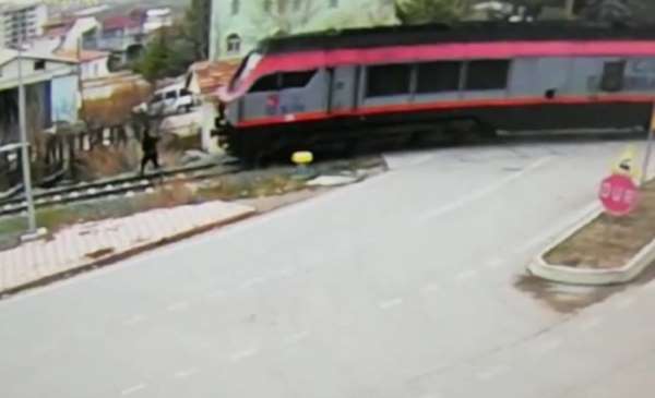 Amasya'daki feci tren kazası kamerada 
