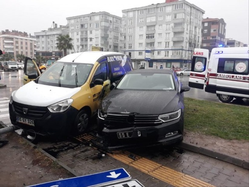 Samsun'da belediye başkanı kaza geçirdi