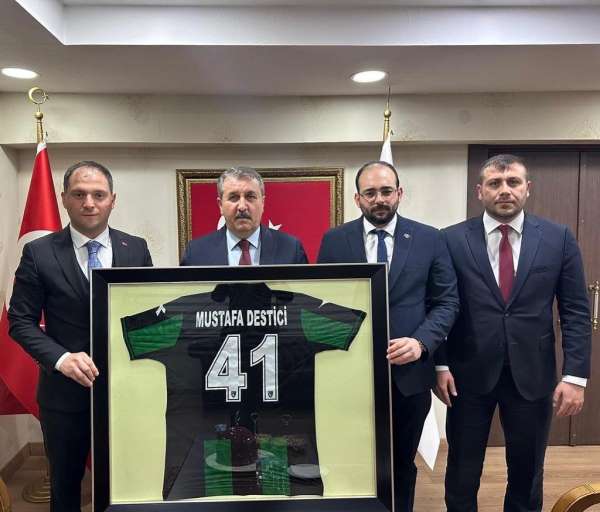 Kocaelispor formasını Mustafa Destici'ye götürdüler