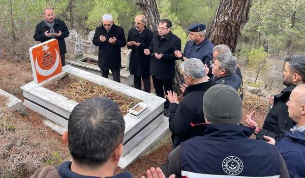 Şehit polis Kadir Atan, 47. ölüm yıldönümünde Tosya'da kabri başında anıldı