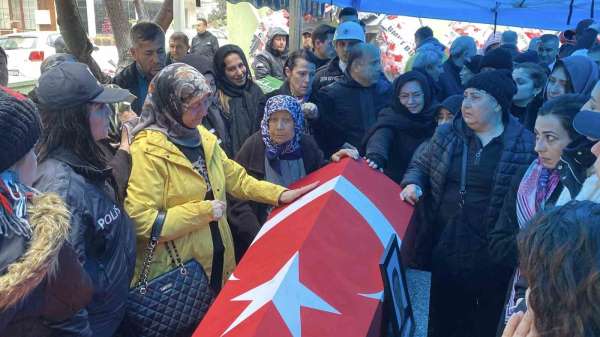 İstanbul'da motosiklet kazasında hayatını kaybeden polis memuru memleketi Çanakkale'de toprağa verildi