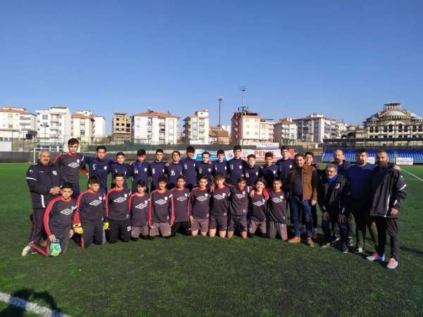 Yeşilyurt Belediyespor'un gençleri şampiyonaya hazırlanıyor 