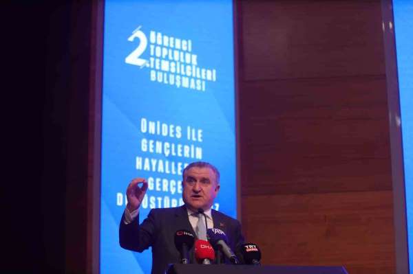 Bakan Bak: 'Üniversitede öğrencilerimizin kulüpler vasıtasıyla projeler üretmeleri bizleri çok mutlu ediyor'