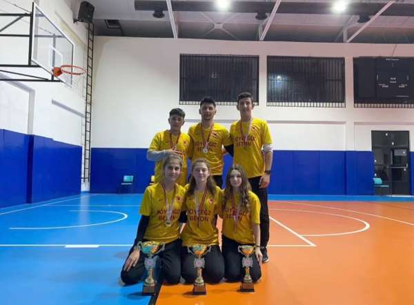 Köyceğiz Naip Hüseyin Anadolu Lisesi Floor Curling Kız Takımı il birincisi