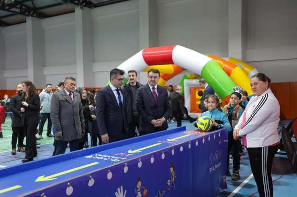 Kütahya'da Halil Akkaş Spor Kompleksi açıldı