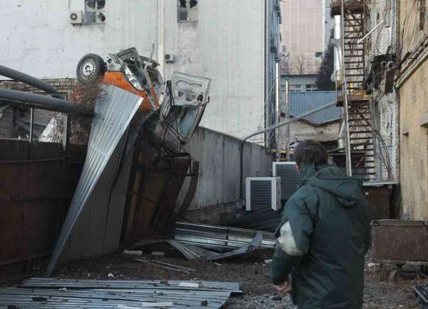 Rusya'dan Kiev'e balistik füze ve İHA'lı saldırı: 1 ölü, 4 yaralı